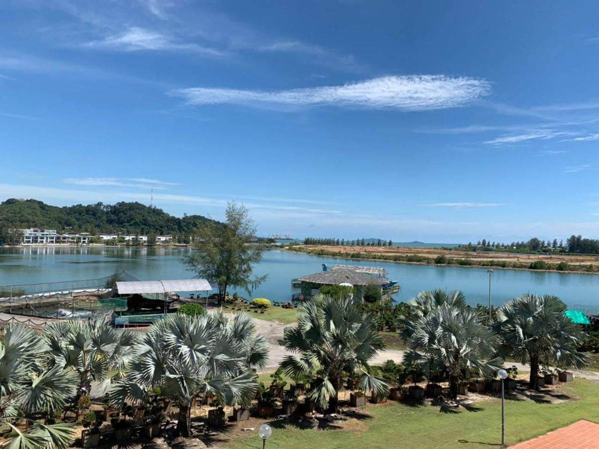 Glossy Marina Homestays 卢穆特 外观 照片