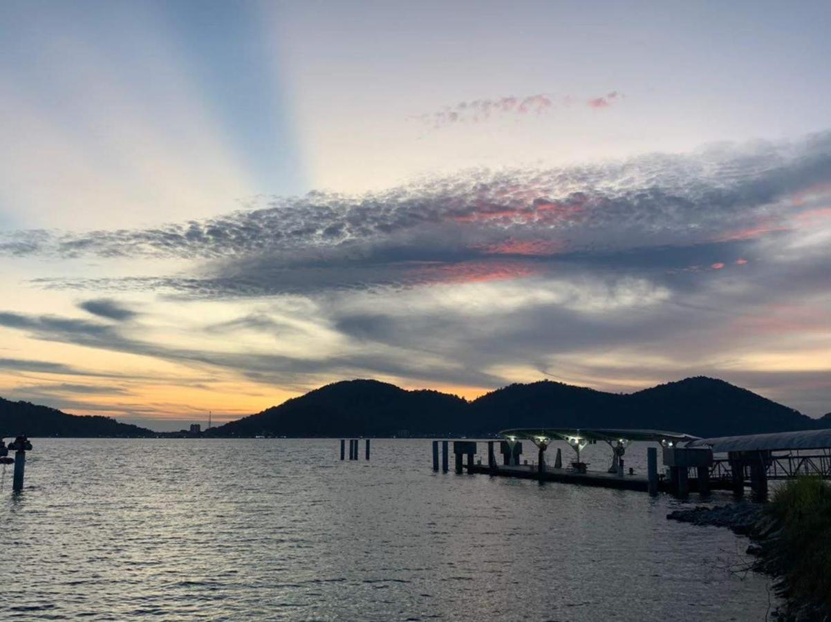 Glossy Marina Homestays 卢穆特 外观 照片