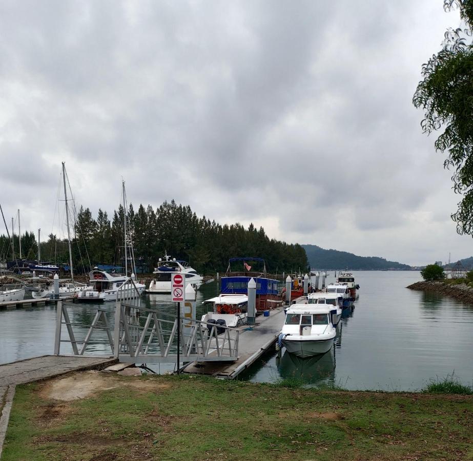 Glossy Marina Homestays 卢穆特 外观 照片