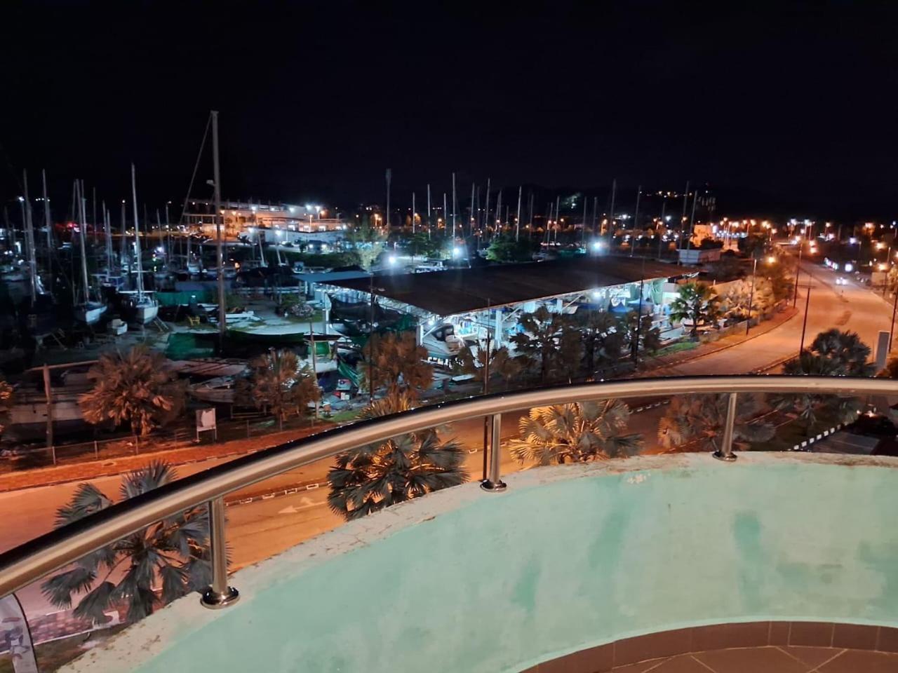Glossy Marina Homestays 卢穆特 外观 照片